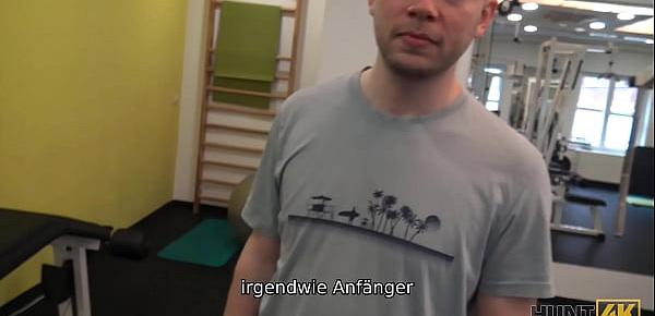 HUNT4K. Nettes Mädchen anstatt zu trainieren hat Sex im Fitnessstudio mit einem reichen Jäger